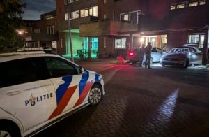 Agenten zoeken vuurwapen, vinden harddrugs: Man aangehouden aan de Gazellenburg