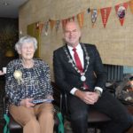 Felicitaties voor 100-jarige mevrouw Jippes-Slager uit Barendrecht