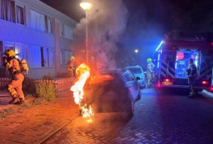 Auto in brand gestoken aan de Lekstraat