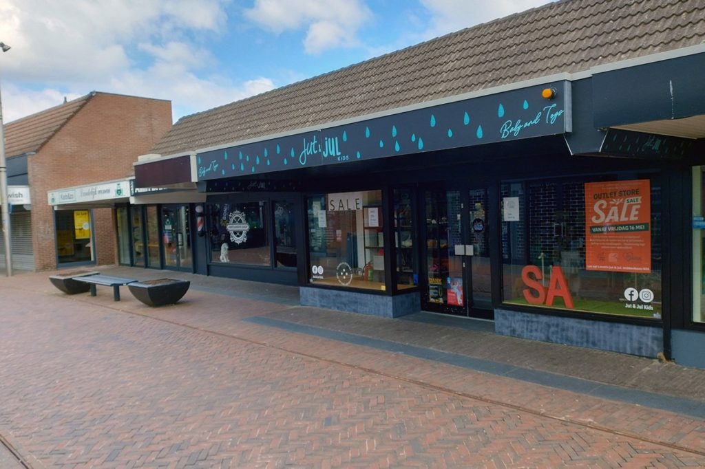Jut & Jul Kids sluit winkel op de Middenbaan, uitverkoop gestart