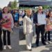 Gemeentelijke Waarderingsspeld voor Johan Terdu tijdens start van Avondvierdaagse