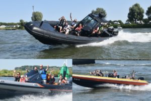 Kinderen met zeldzame ziekte racen tijdens ZZF RIB Rally in snelle boten over de Oude Maas