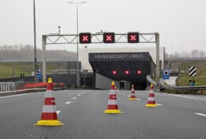 Heinenoordtunnel afgesloten, A29, Barendrecht
