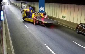 Heinenoordtunnel A29 afgesloten na ongeval tussen tankwagen en auto's