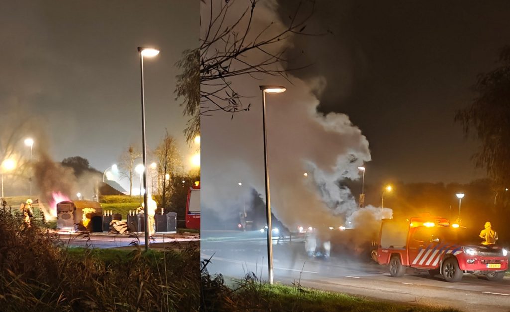 Vlammen slaan uit kledingcontainer aan de Vrijenburgweg