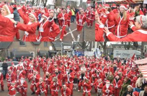 FOTO'S: Santa Run Barendrecht 2025 haalt €7.500 op voor Hospice de Reiziger