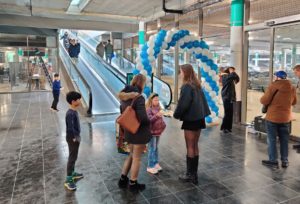 Nieuwe rolbanden in gebruik genomen in Carnisse Veste: Gebak voor het winkelend publiek