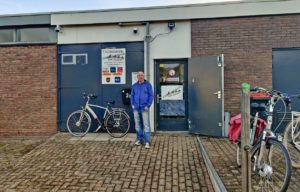 Pakket- en fietsreparatiepunt 'Het Zijspoor' verhuisd van station Barendrecht naar de Gouwe