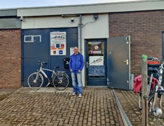 Pakket- en fietsreparatiepunt 'Het Zijspoor' verhuisd van station Barendrecht naar de Gouwe