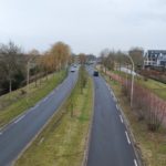 Asfalt op deel van Carnisser Baan laat los, maximum snelheid tijdelijk naar 30km/u