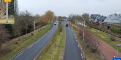 Asfalt op deel van Carnisser Baan laat los, maximum snelheid tijdelijk naar 30km/u