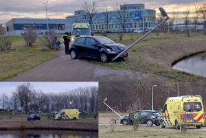 Automobilist botst op paal langs Dierensteinweg na ongeval op rotonde