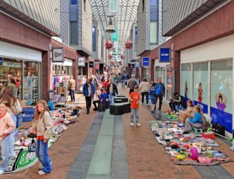 Koningsdag kindervrijmarkt in winkelcentrum Carnisse Veste (2025)