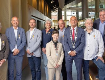 Lintjesregen 2026: Acht Barendrechters Koninklijk onderscheiden