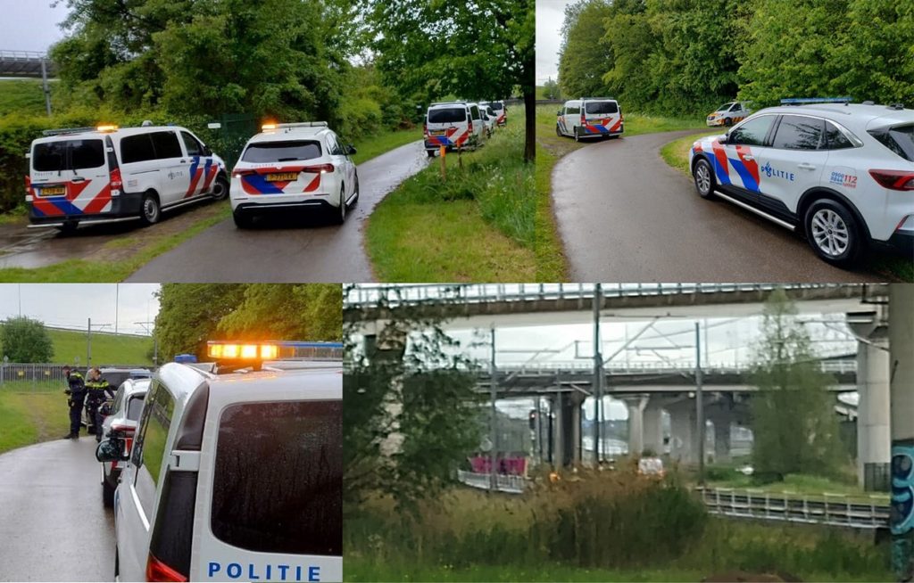 Burgemeester beëindigt weer verboden demonstratie op het spoor langs Havenspoorpad