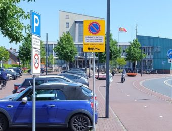 Vanavond demonstraties tegen AZC in Barendrecht én tegen-anti-AZC demonstratie op gemeentehuisplein