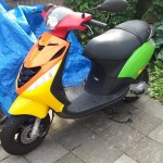 Opvallende scooter op klaarlichte dag gestolen aan de 2e Barendrechtseweg in Barendrecht