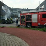 Taxi in brand aan de Pesetastraat in Barendrecht