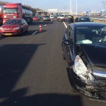 Ongeval met twee personenauto's en vrachtwagen op de A15 bij Barendrecht