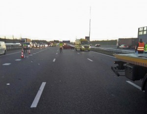 Ruim 7km file na ongeval met 3 auto's en 2 vrachtwagen op A15 bij Smitshoek