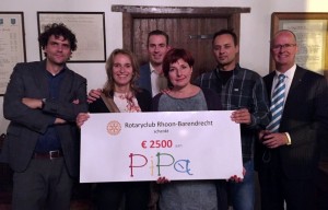 Gift voor Stichting PiPa en Zorgnijverij van Rotary Club Rhoon-Barendrecht