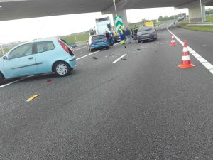 Verbindingsweg van A15 naar A29 afgesloten na ongeval met meerdere voertuigen