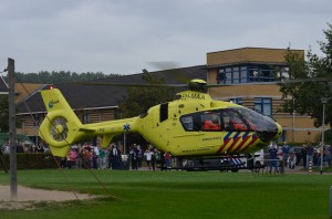 Traumahelikopter ter assistentie naar de Rietdekkerij in Barendrecht (Carnisselande)