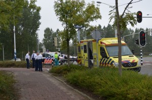 Fietser gewond bij aanrijding met auto aan de Dierensteinweg/Donk in Barendrecht
