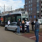 Tram schept auto aan de Avenue Carnisse/Elzenwede in Barendrecht (Carnisselande)
