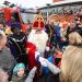 Sinterklaas en Zwarte Piet met loeiende sirenes aangekomen in Barendrecht