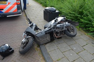 Scooterrijder gewond bij aanrijding met auto aan het Zalwater/Fuikkant in Barendrecht