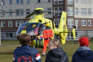 Traumahelikopter voor noodsituatie naar het Middeldijkerplein in Barendrecht