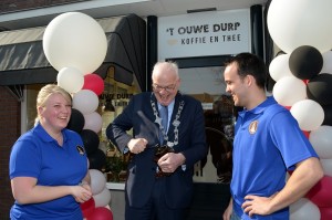 Koffie- en theespeciaalzaak 'T Ouwe Durp geopend in de Dorpsstraat