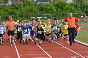 Scholenkampioenschappen hardlopen 2013 op sportpark de Bongerd in Barendrecht