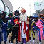 Sinterklaas bij de opening van het Pietenhuis op de Middenbaan