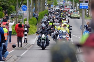 Hemelvaart motorrit: 200 deelnemers op 160 motoren terug in Barendrecht