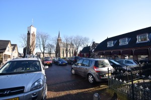Auto's geparkeerd op het Doormanplein, Barendrecht