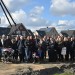 Nieuwe buren ontmoeten elkaar bij slaan eerste paal aan het Grenenhout in Barendrecht
