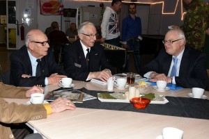 Burgemeester bezoekt Veteranen Meetingpoint in Centrumpost