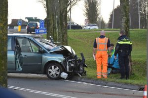 Automobilist in '30km/u bocht' tegen boom gebotst langs Sweelincklaan
