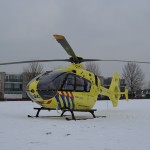 Traumahelikopter en andere hulpdiensten voor een reanimatie naar de Banjohof in Barendrecht