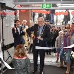 Nieuwe winkel van Terre des Hommes aan de Middenbaan officieel geopend