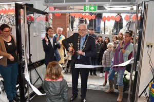 Nieuwe winkel van Terre des Hommes aan de Middenbaan officieel geopend