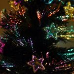 Kerstboom met verlichte kerststerren