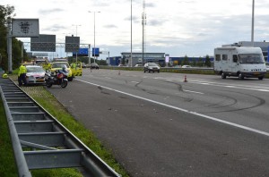 File door ongeval met vier auto's op de A29 bij Barendrecht