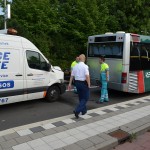 Busje klapt op achterkant RET bus aan de 1e Barendrechtseweg in Barendrecht