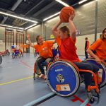 Kinderen ervaren het sporten met een handicap tijdens (S)cool on Wheels project