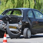 Veel schade bij aanrijding met drie auto's op de Carnisser Baan in Barendrecht (Carnisselande)