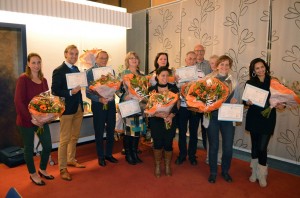 Vrijwilligers krijgen certificaat schuldhulpverlening overhandigd (Gemeentehuis, Barendrecht)