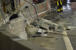 Schade na dodelijk ongeval en brand in de Heinenoordtunnel, Barendrecht